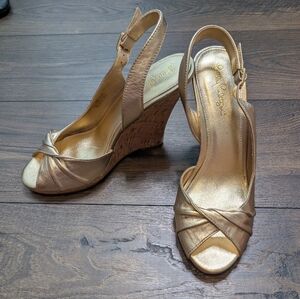 Lilly Pulitzer Christine Metallic Gold Peep-Toe Slingback Wedge Heels Size 9.5